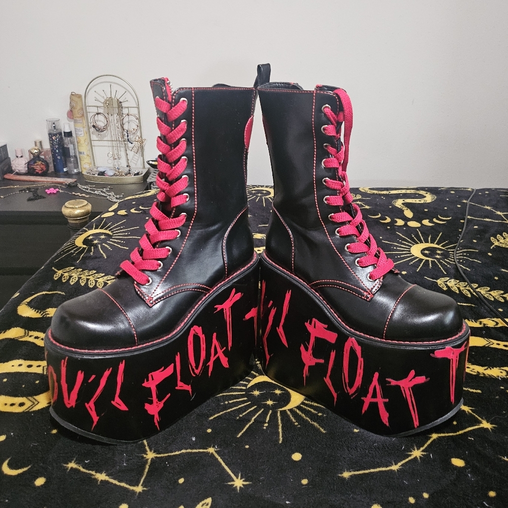 BNWOT "you'll float too" It Movie Platform Boots